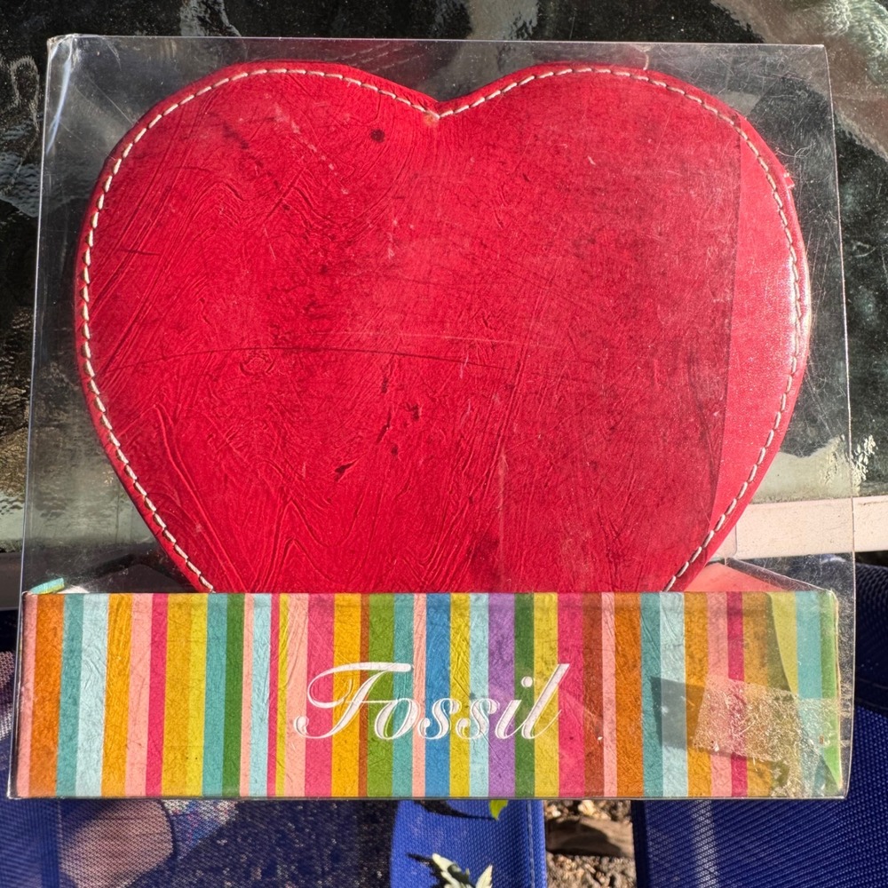 New in Box Fossil Red Heart Jewelry Box Genuine‎ Leather 6"x8" Travel  Storage